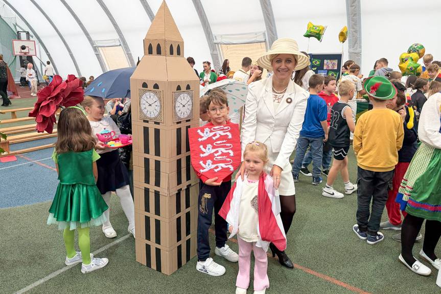 Barwny Dzień Języków Obcych w SP nr 7 w Krośnie