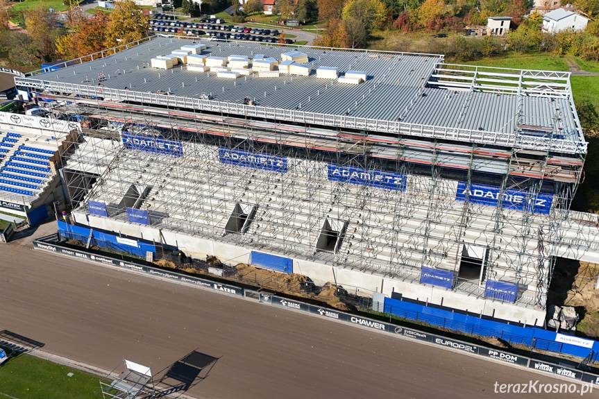 Coraz bliżej końca budowy trybuny stadionu w Krośnie [ZDJĘCIA]