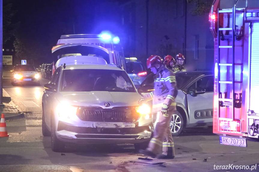 Zderzenie na ulicy Kolejowej - jedna osoba pod opieką ratowników