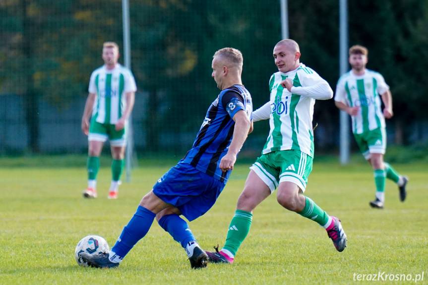 Przełęcz Dukla triumfuje w Jedliczu po dwóch trafieniach po przerwie [ZDJĘCIA]