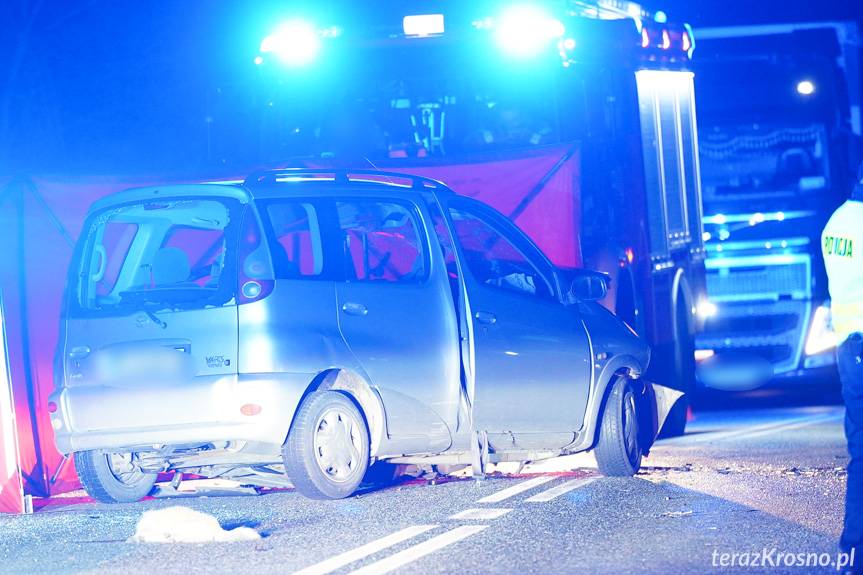 Tragiczny wypadek w Żółkowie. Jedna osoba nie żyje, dwie zostały poszkodowane