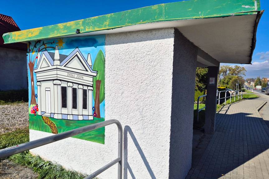 Kolorowa metamorfoza przystanków przy DK28