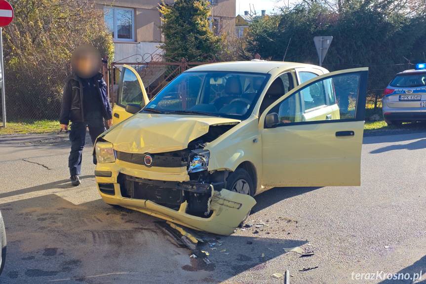 Zderzenie na skrzyżowaniu w Jedliczu. Dwie osoby zabrane do szpitala