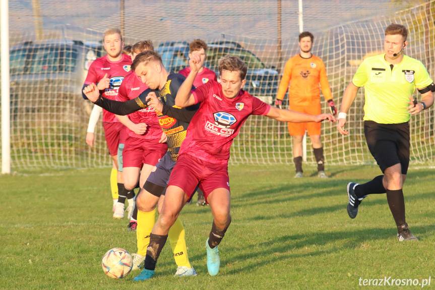 Ciężka przeprawa Rędzinianki Wojaszówka we Wróbliku Szlacheckim. Hat trick Tomasza Wąchały [ZDJĘCIA]