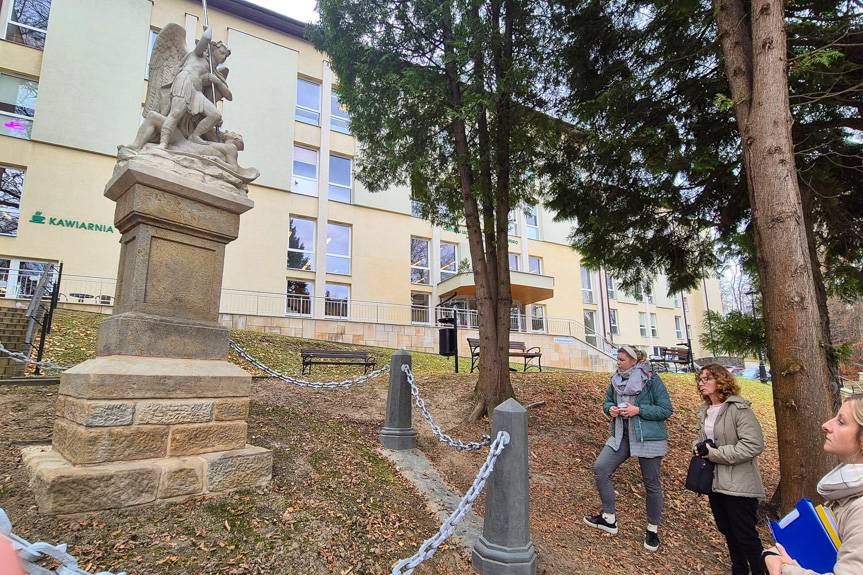 Zabytkowa figura św. Michała odzyskała dawny blask