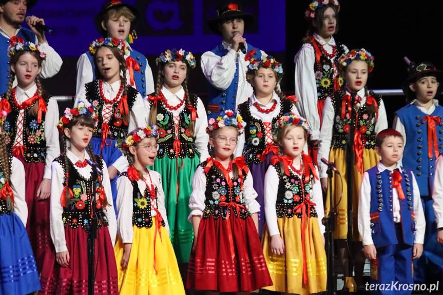 Uczniowie słowem, pieśnią i obrazem uczcili Święto Niepodległości [ZDJĘCIA]