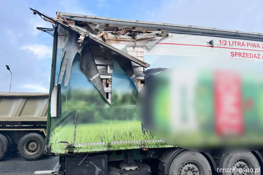 Kolizja ciężarówek na DK19