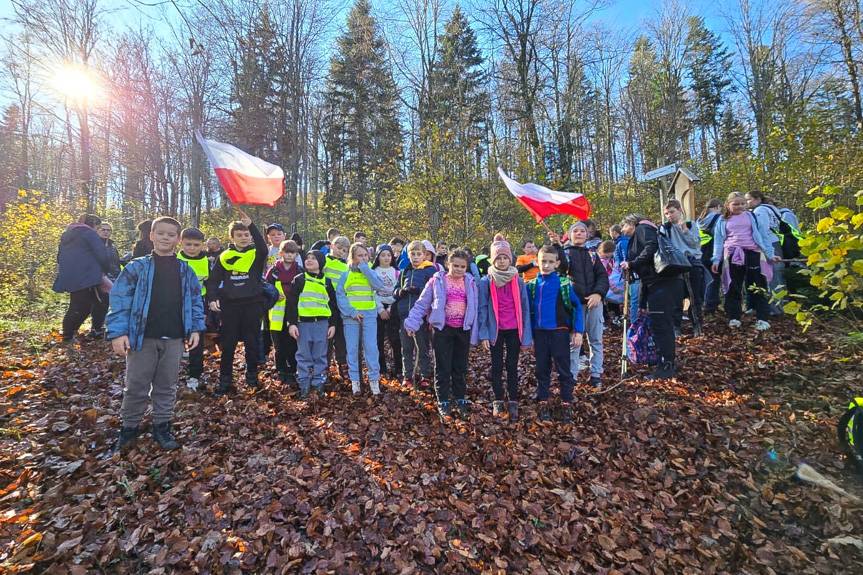 Miejsce Piastowe. Niepodległościowy rajd Odblaskowa Szkoła 2025