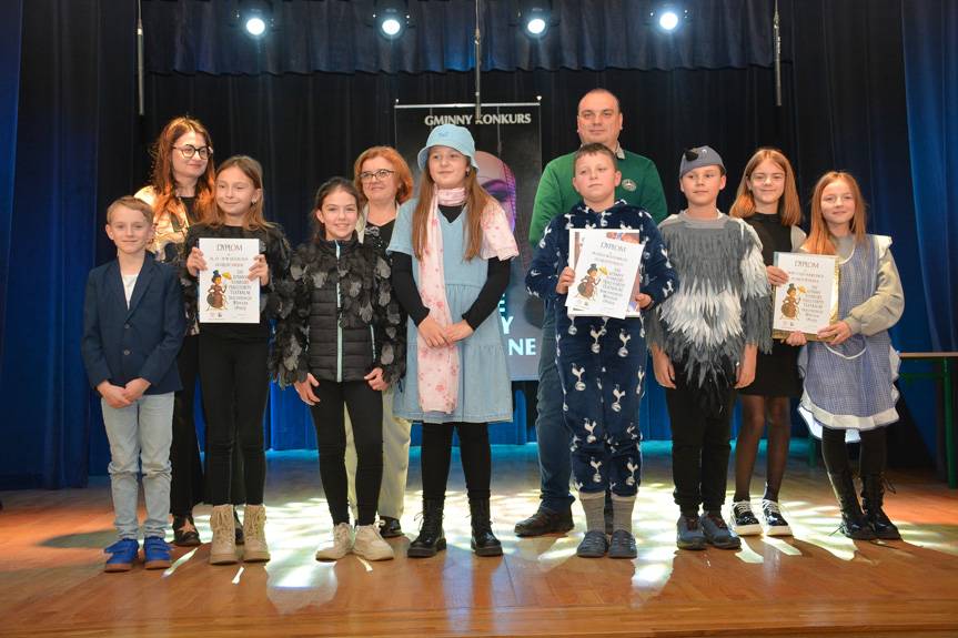 Dzieci i młodzież rywalizowali w teatralnych interpretacjach wierszy
