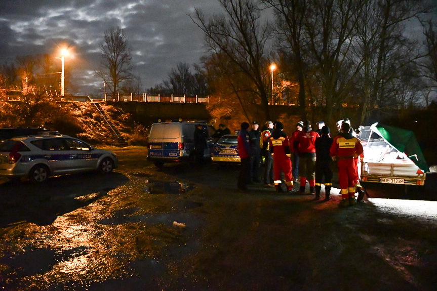Łodzie i drony przeczesują teren w poszukiwaniach mieszkanki Jasła