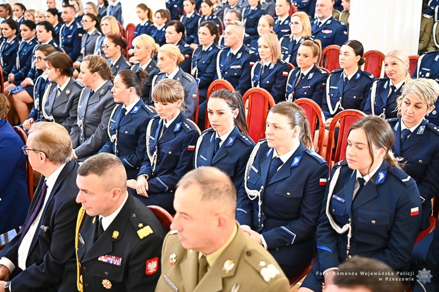 "Sto lat kobiet w Policji". Niezwykła historia kobiet w mundurze
