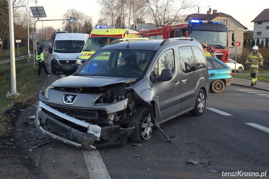 Jaszczew. Zderzenie dwóch samochodów na DK28