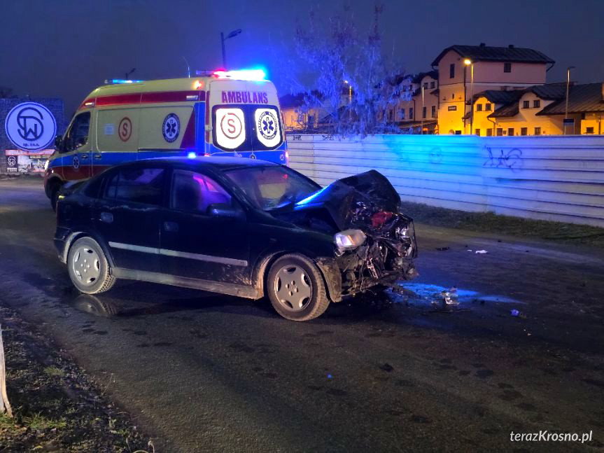Dwa zdarzenia drogowe i zablokowana ulica w Krośnie