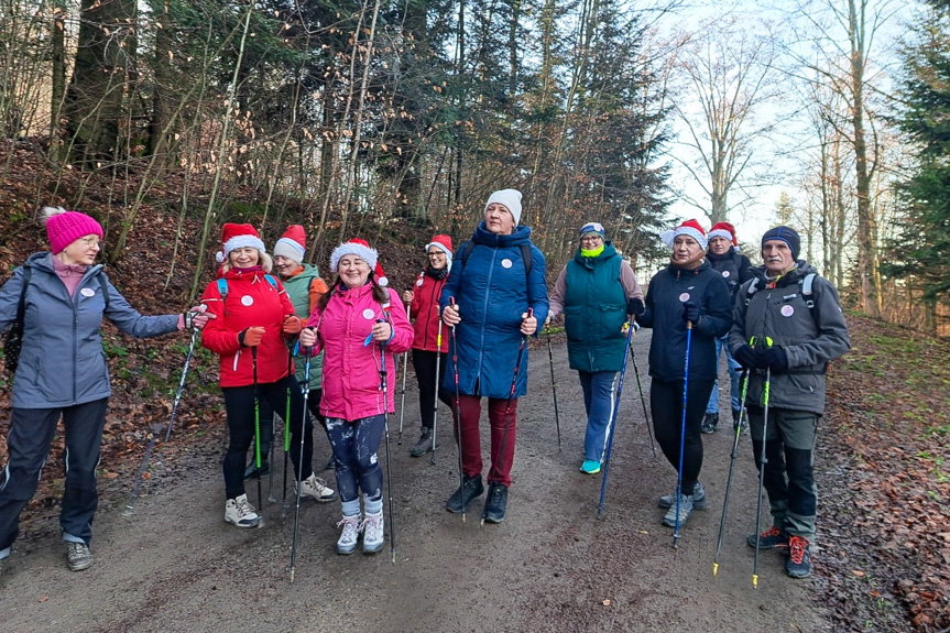 Mikołajkowy marsz Nordic Walking