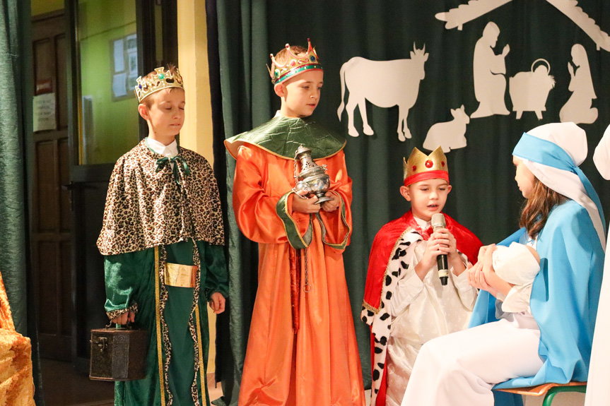 Młode talenty na scenie. IV Przegląd Grup Kolędniczych