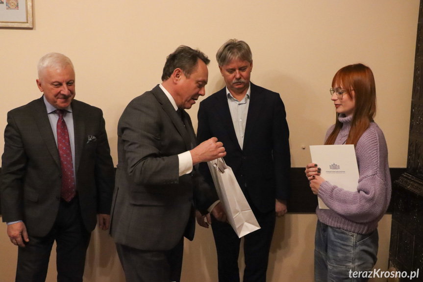 Kolejni stypendyści Stowarzyszenia Absolwentów I LO w Krośnie