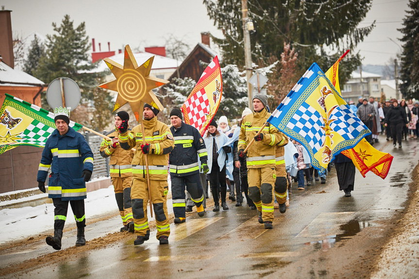 Orszak Trzech Króli przeszedł ulicami Jedlicza