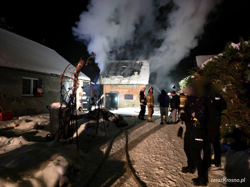 Pożar budynku gospodarczego w Krośnie. Doszło do wybuchów