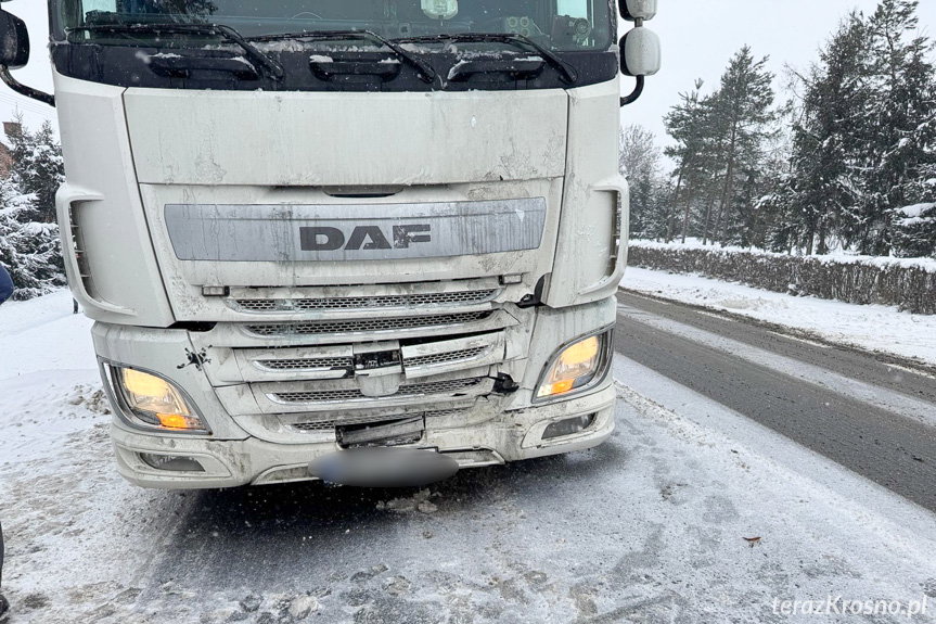 Kolizja trzech pojazdów na DK28