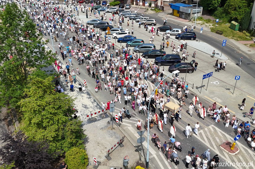 Ulicami Krosna przeszła procesja Bożego Ciała [ZDJĘCIA]