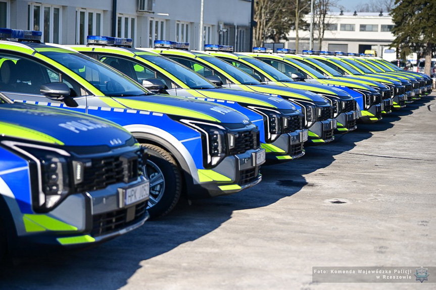 Nowoczesne radiowozy trafiły do podkarpackich policjantów