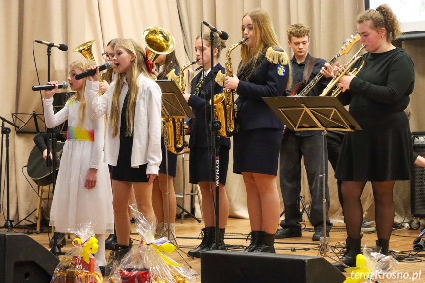 Jubileuszowe kolędowanie z "Dębiną" [ZDJĘCIA]
