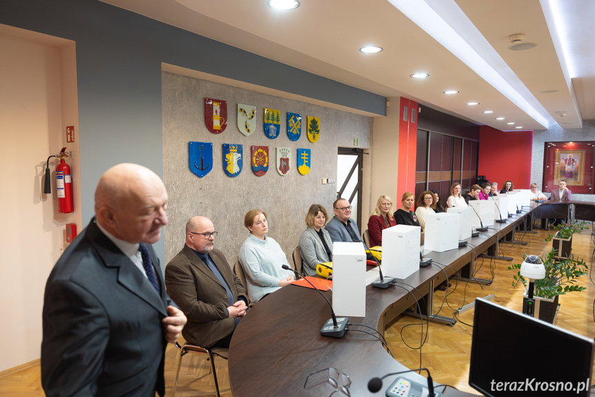 Defibrylatory dla szkół i placówek w powiecie krośnieńskim