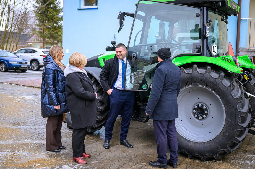 Od sprzętu OSP po place zabaw. Kompleksowe wsparcie dla Gminy Wojaszówka