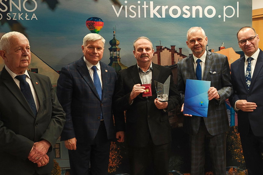 Złote odznaki dla pracowników Krośnieńskiego Holdingu Komunalnego