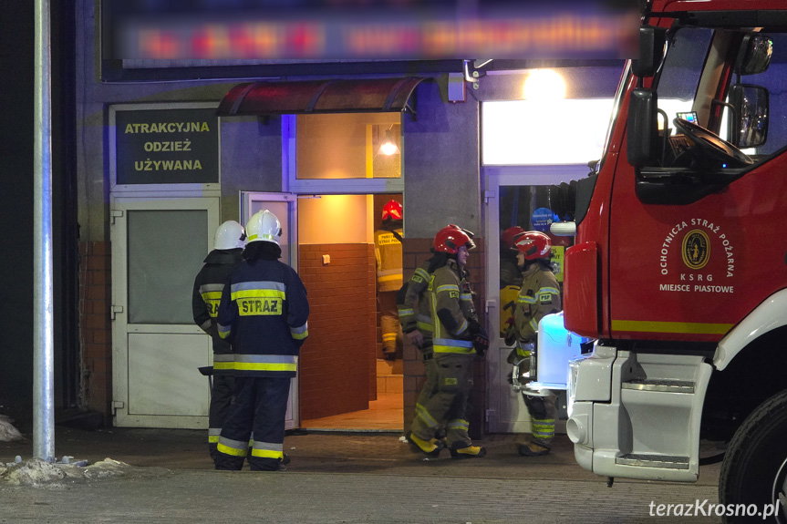 Zagadkowa substancja w budynku. Strażacy musieli wkroczyć do akcji