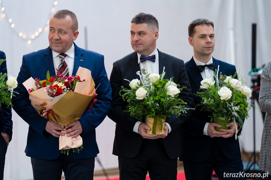 Studniówka Elektryka. Maturzyści zatańczyli poloneza w hali MOSiR [ZDJĘCIA]
