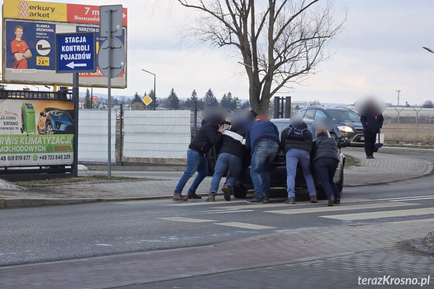 Kolizja dwóch osobówek w Krośnie