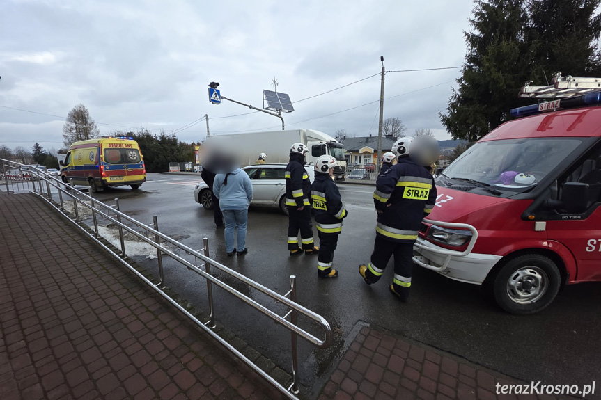 Nieprzytomny kierowca za kierownicą. Szybka reakcja świadków w Wojaszówce