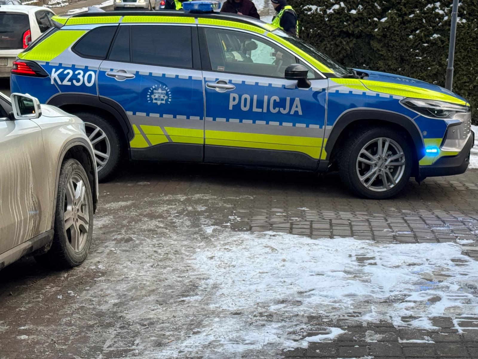 Kolizja dwóch samochodów na Tkackiej