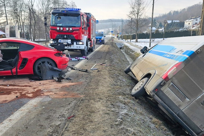 Zderzenie trzech pojazdów na DK19