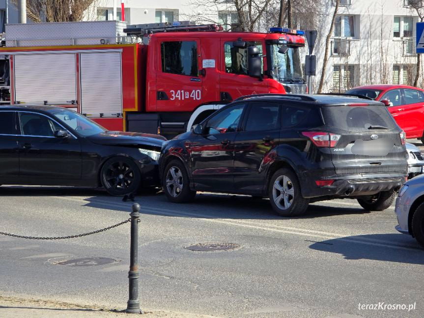 Zderzenie dwóch samochodów w Krośnie
