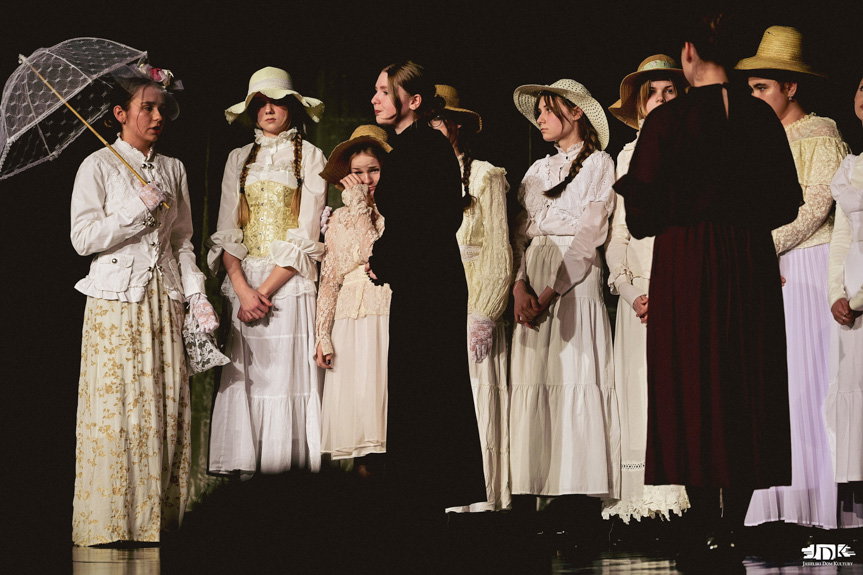 Spektakl, który mrozi krew w żyłach - debiut Teatru Młodzieżowego JDK