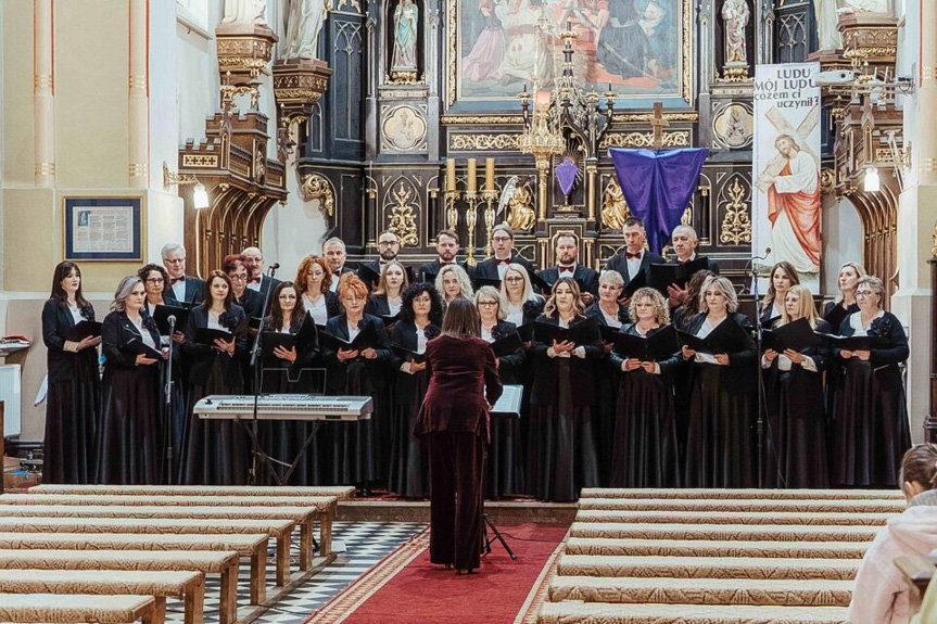 Trzy chóry, jedna scena - wielkopostny koncert, który poruszył serca słuchaczy