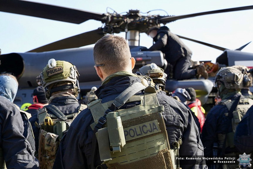 Black Hawk nad Bieszczadami. Wspólne ćwiczenia służb w trudnym terenie