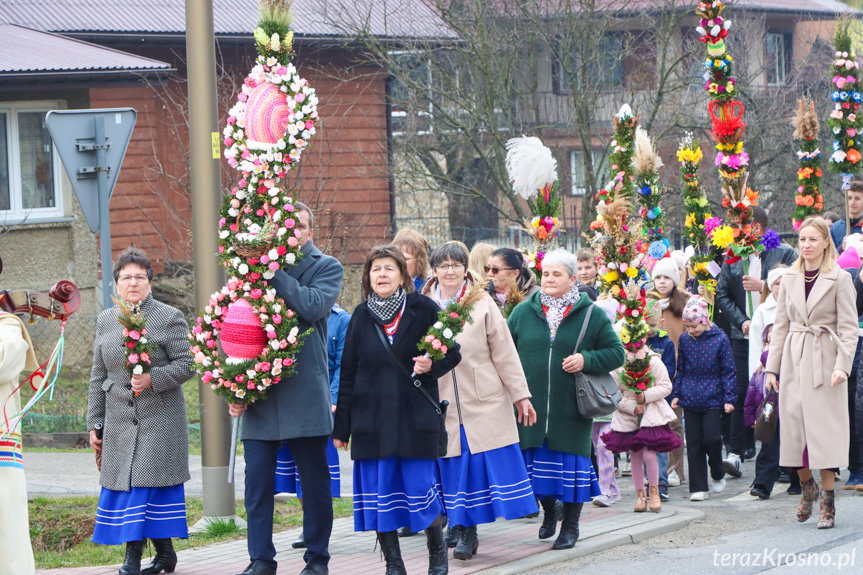 Parada Palm Wielkanocnych w Króliku Polskim z radością i lokalnymi smakami [ZDJĘCIA]