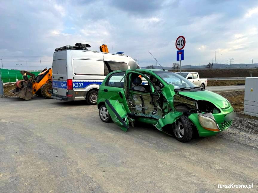 Tak wygląda Chevrolet po kolizji z koparko-ładowarką