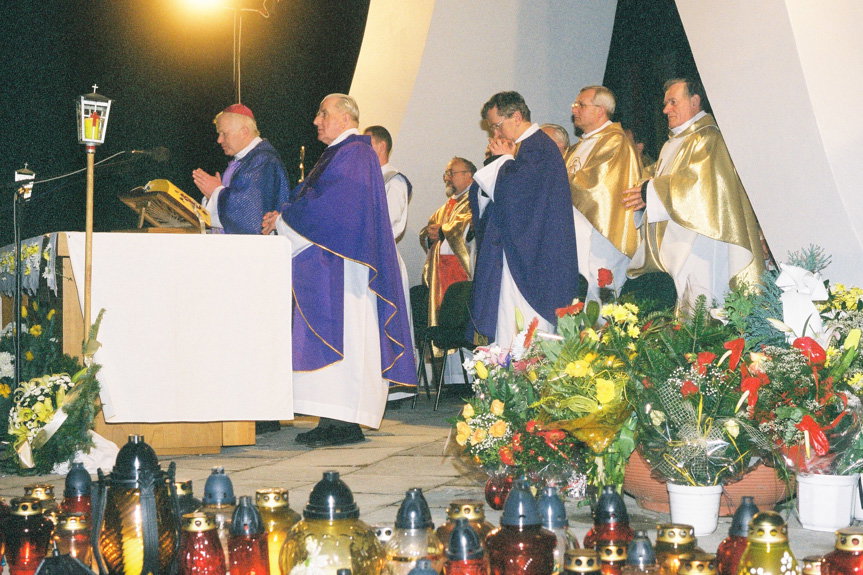 Jak Krosno żegnało Jana Pawła II? Zobacz zdjęcia z 2005 roku