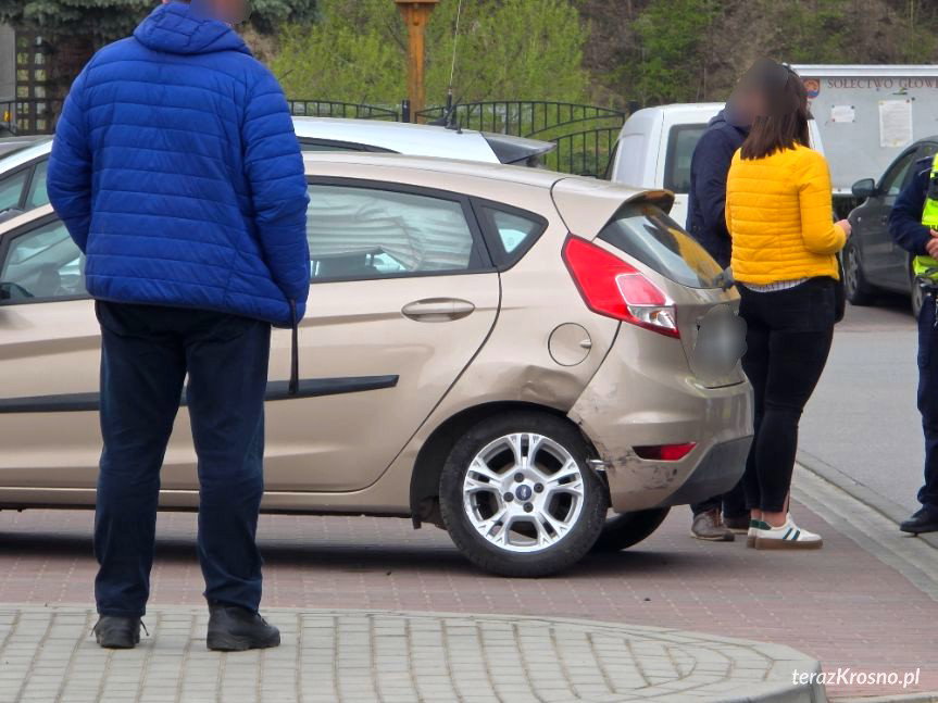 Zderzenie dwóch samochodów w Głowience