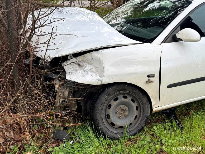 Kolizja o świcie na drodze wojewódzkiej w Krośnie