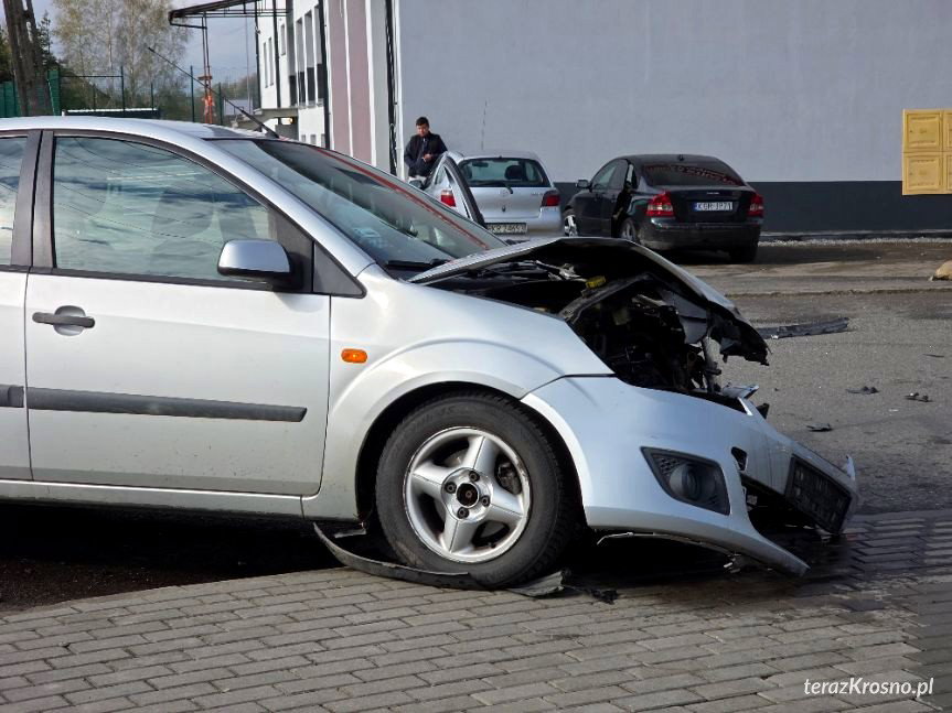 Zderzenie dwóch samochodów w Kopytowej