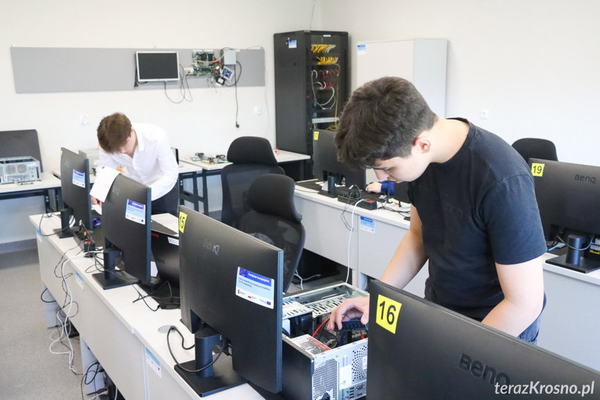 Krosno. Znamy laureatów i finalistów konkursu elektryczno-elektronicznego i informatycznego [ZDJĘCIA]