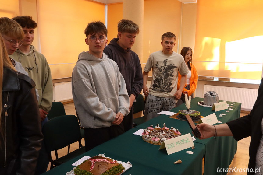 Słodki konkurs w Naftówce. Tort Czako bezkonkurencyjny [ZDJĘCIA]