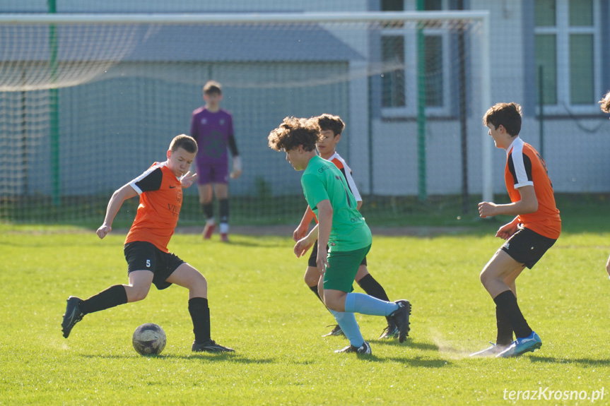 Jeden gol, trzy punkty. Guzikówka pokonała Zamczysko