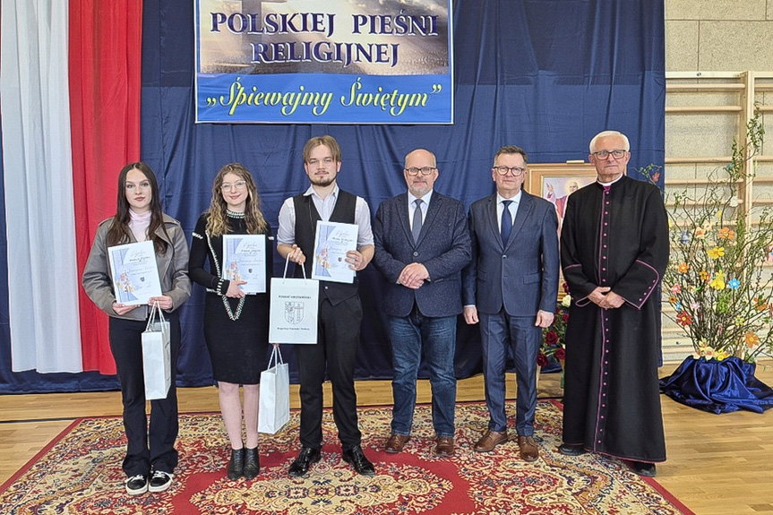 Młodzi artyści na scenie. Konkurs pieśni religijnej w powiecie krośnieńskim