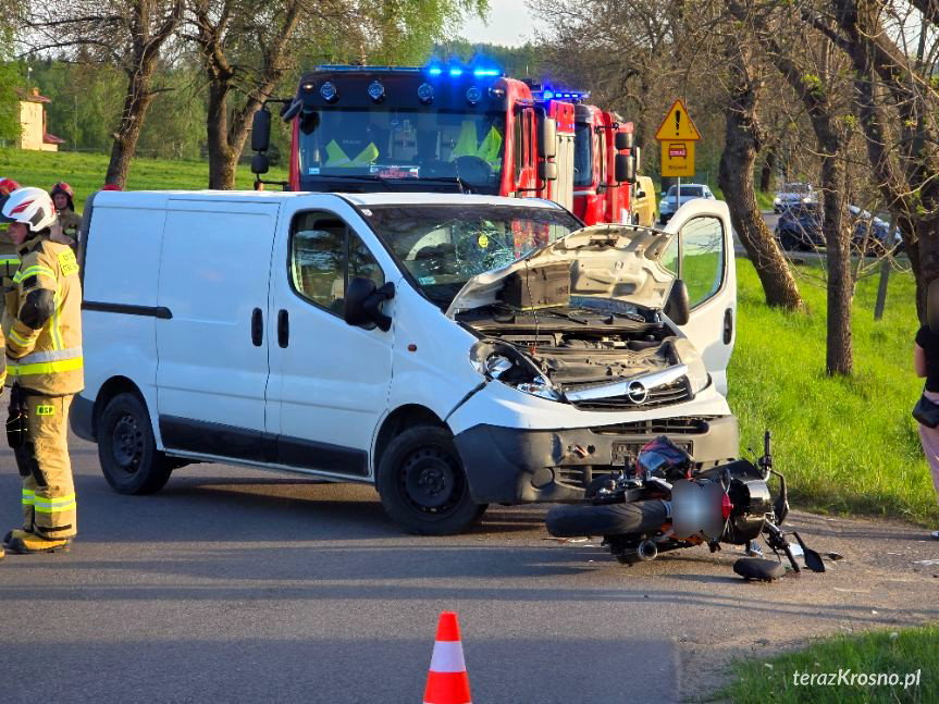 Zderzenie motocyklisty z busem w Łężynach